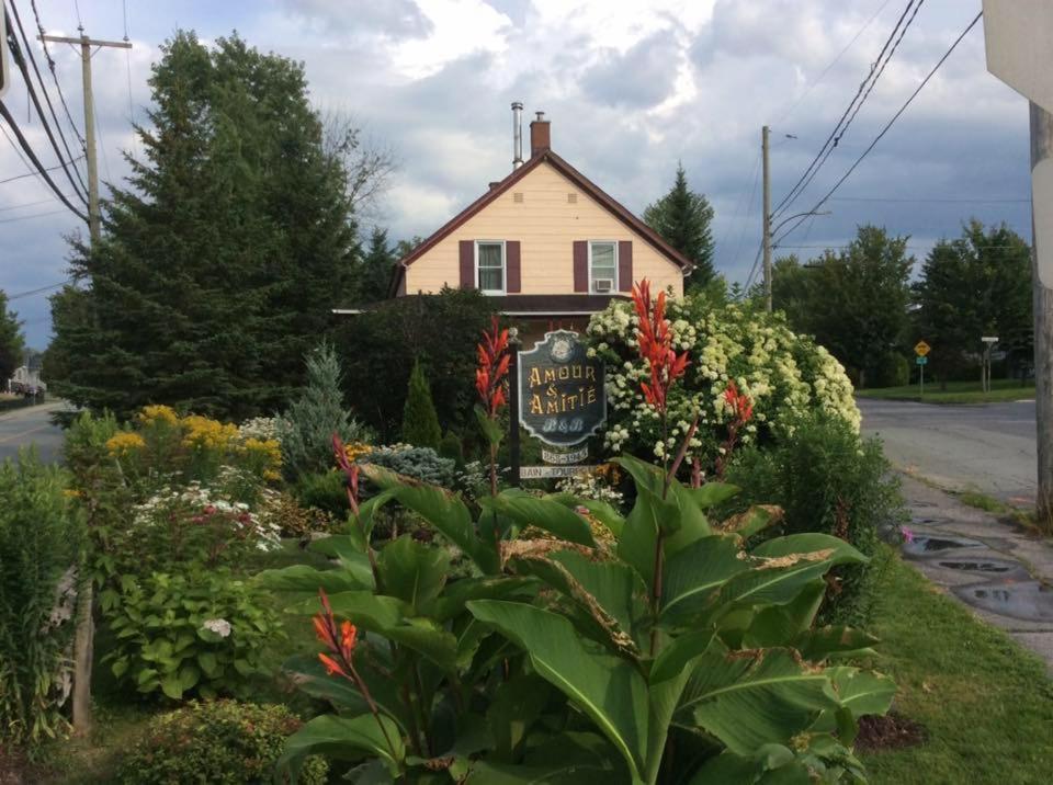 À Amour et Amitié Magog Exterior foto